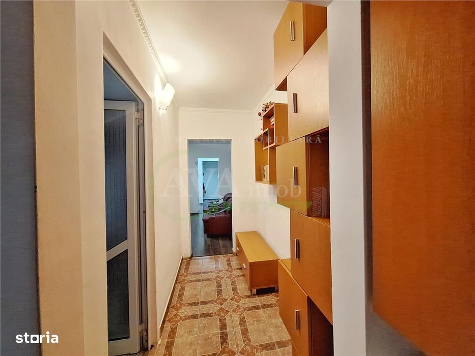 Apartament 3 camere semidecomandat zona Milcov