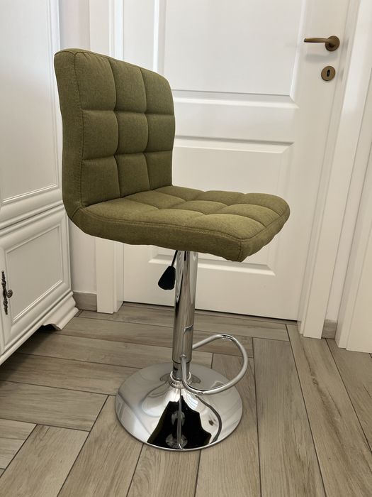 Scaun verde de bar sau makeup