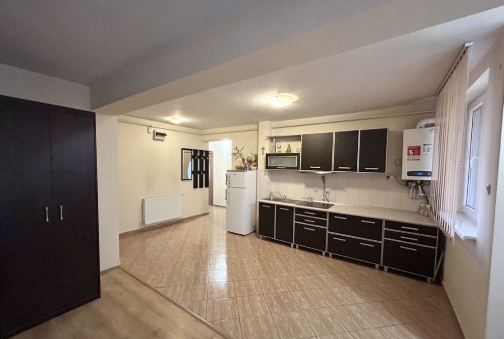 Birou vanzare la parter inalt