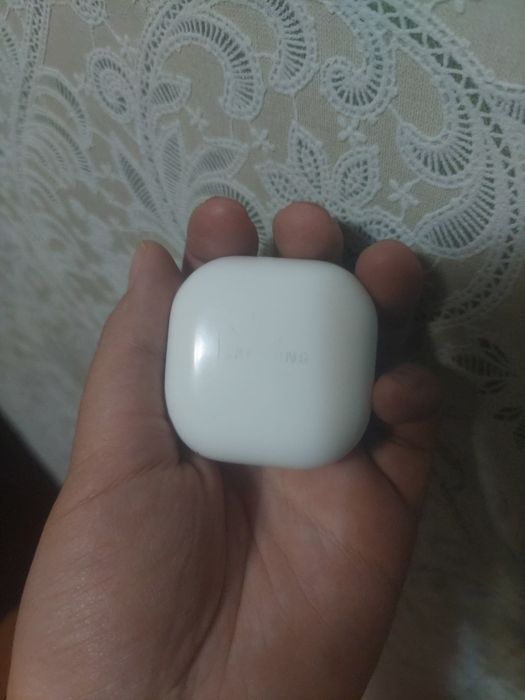 Продам кейс от samsung galaxy buds live оригинал