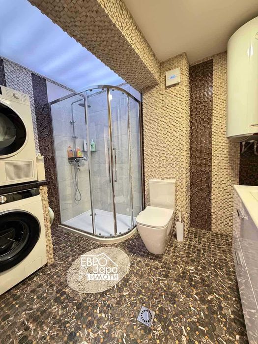 Просторен, обзаведен апартамент за продажба на метри от Жабките