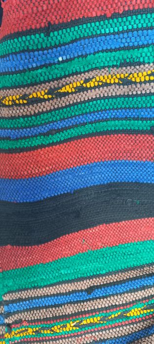 Тъкани черги и една покривка за маса