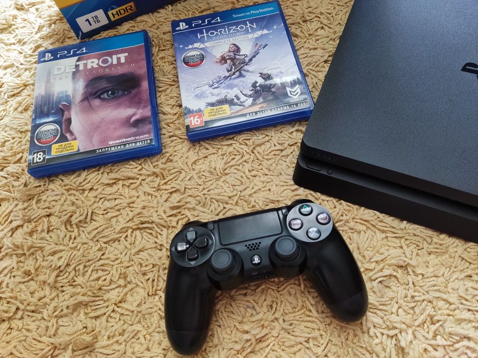Продам PS4 Slim 1ТВ