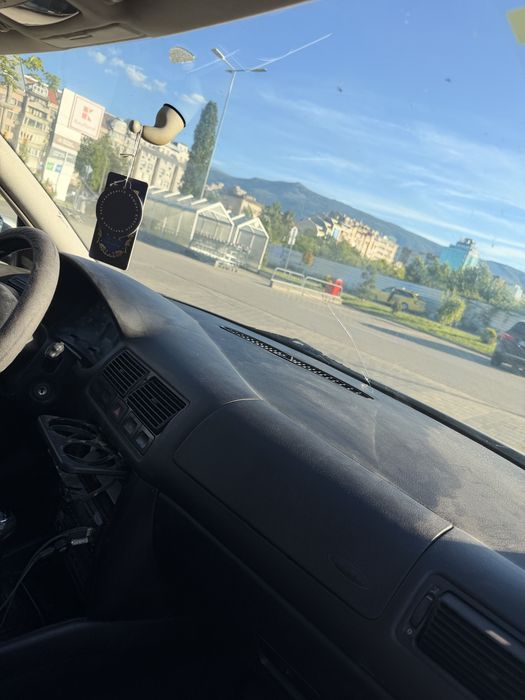VW Golf 4 2000г 1.6 бензин