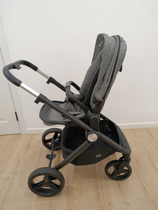 Коляска + сумка + тёплая накидка + дополнительный матрасик