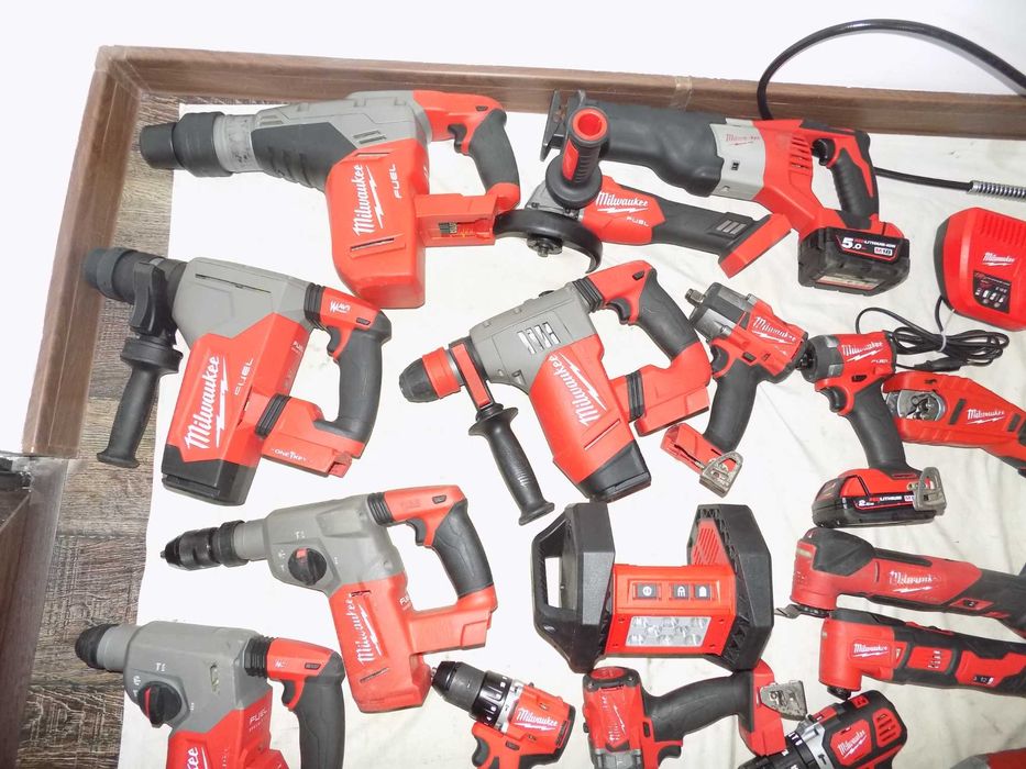 Scule Milwaukee 18V  si 12V , fierastrau M 12 FBS 64 , M 12 FJS