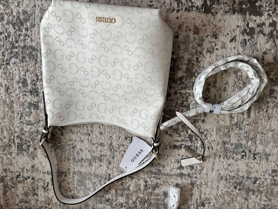 Дамска чанта Guess