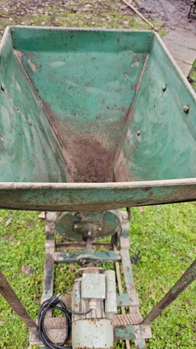 Фружомелка за млеке на зърно работи безупречно.