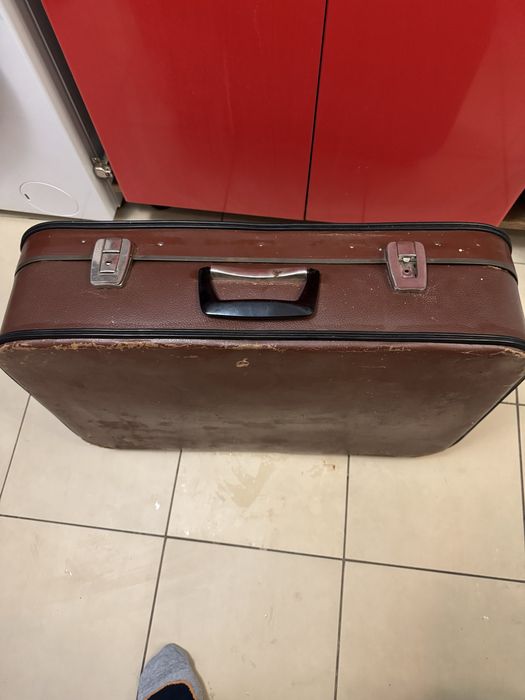 Geamantan valiza vintage din carton si fier