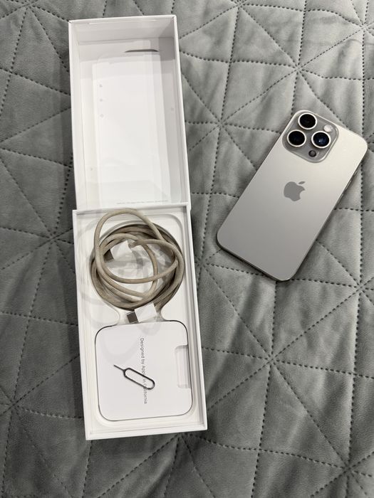 Iphone 15 pro Titanium Grey