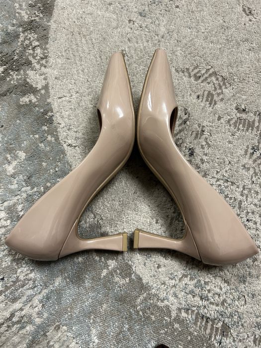 продам женские туфли 39