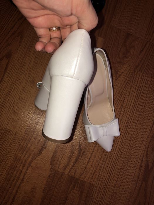 Pantofi piele alb sidefat marimea 36