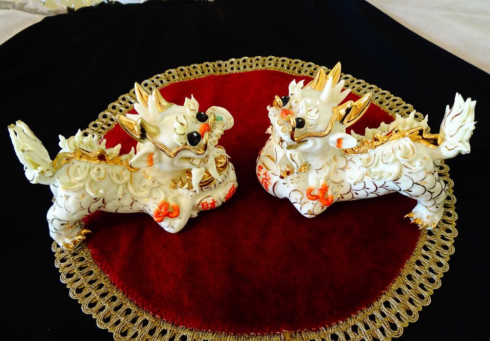 Китайска порцеланова фигура куче Foo,пазител на дома.