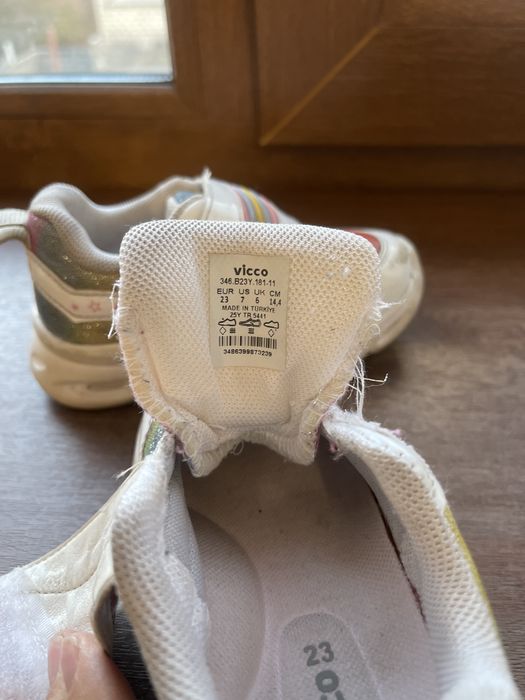 Детские кроссовки для девочки