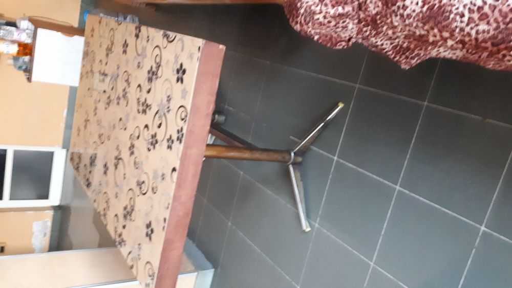 Масивна трапезна маса