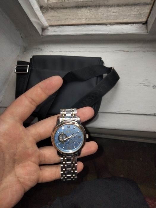 Продам часы под ремонт