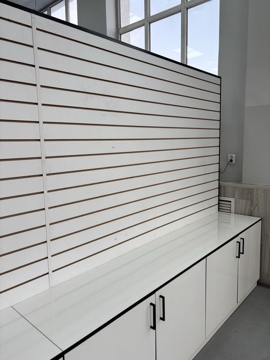 Витрины с панелями 12 местров