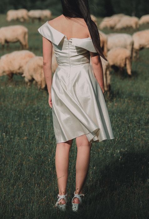 Rochie de doamne de petrecere alba. Marimea:S