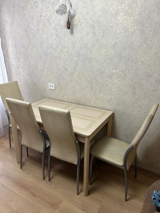 Продам стол со стульями