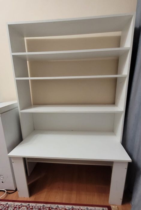 Детский шкаф и кровать.