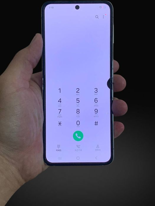 Samsung Z flip 5   5G.  8/256gb
