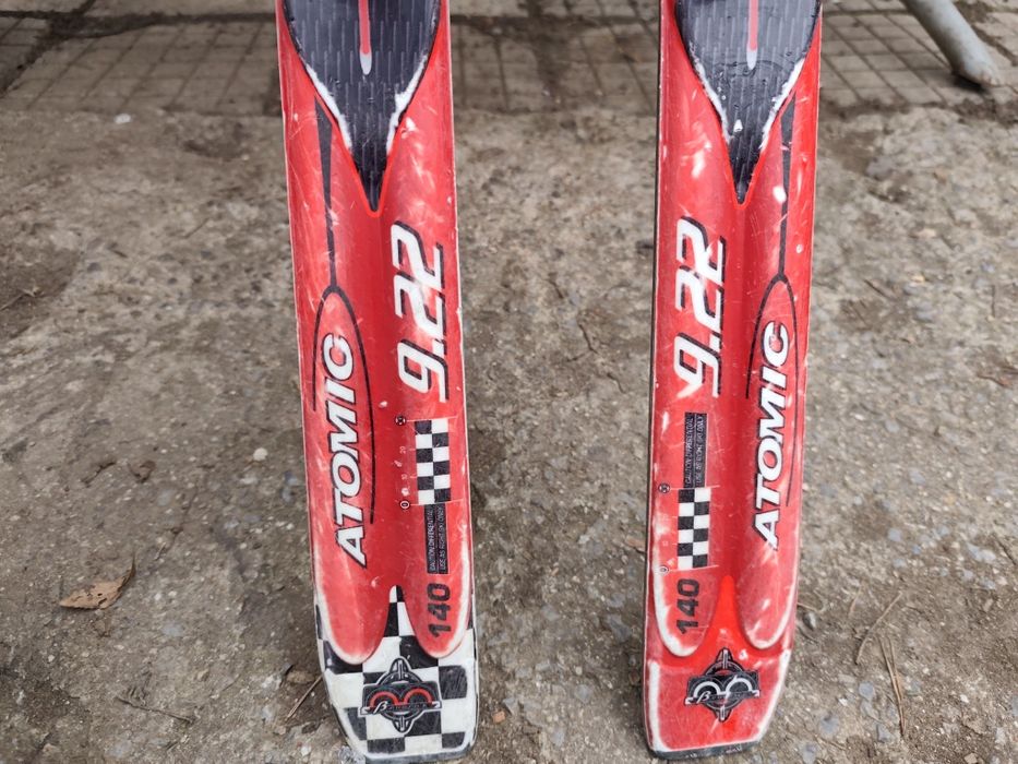 Два вида използвани ски