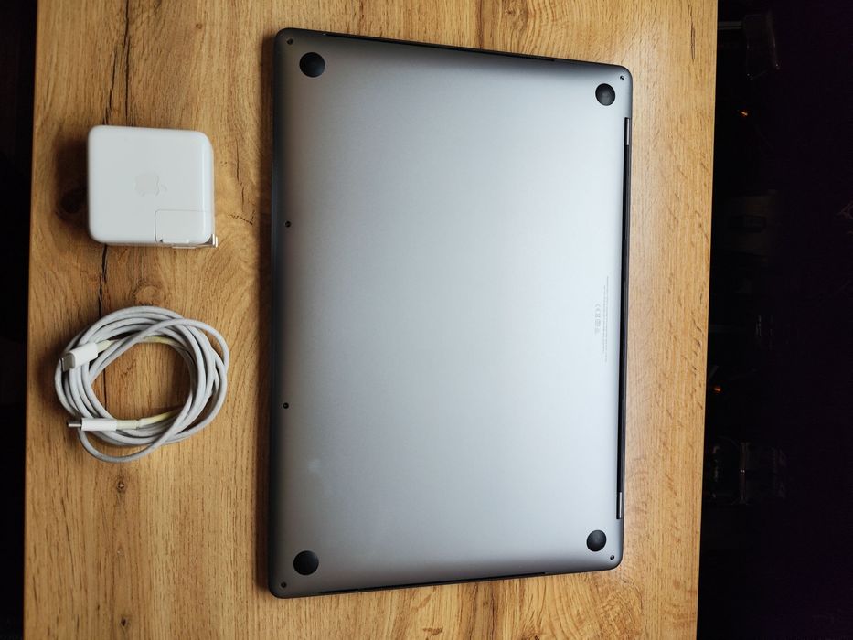 Игровой Macbook pro 15 16/256-vga-4 gb sotiladi