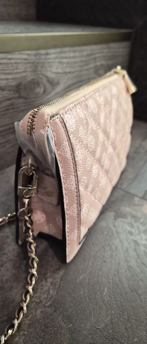 Нова чанта GUESS