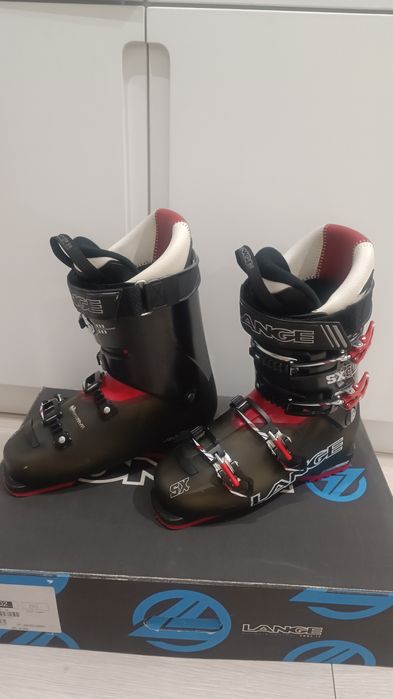 Комплект лыжи и ботинки.