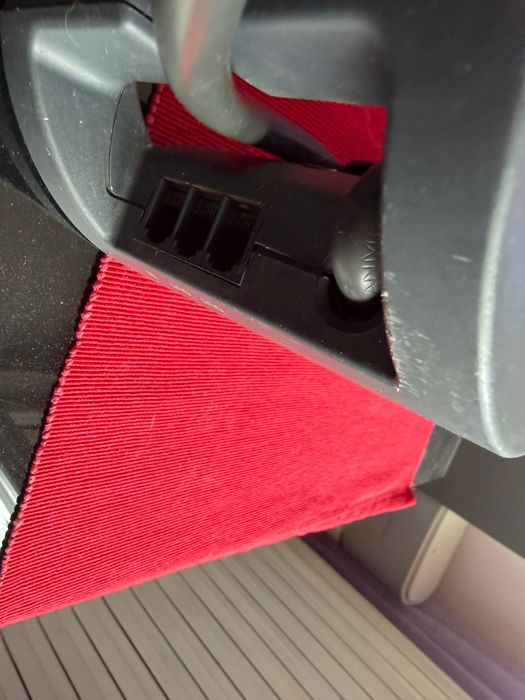 Prelungitor PHILIPS, 3 m cu 8 prize, protecție la supratensiune