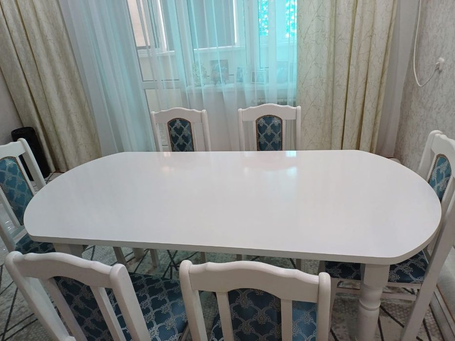 Продам  стол со стульями