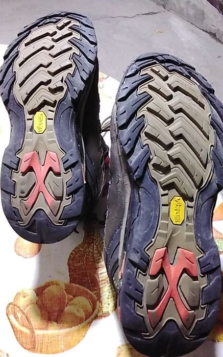 Современные  мужские  ботинки  , Вьетнам.