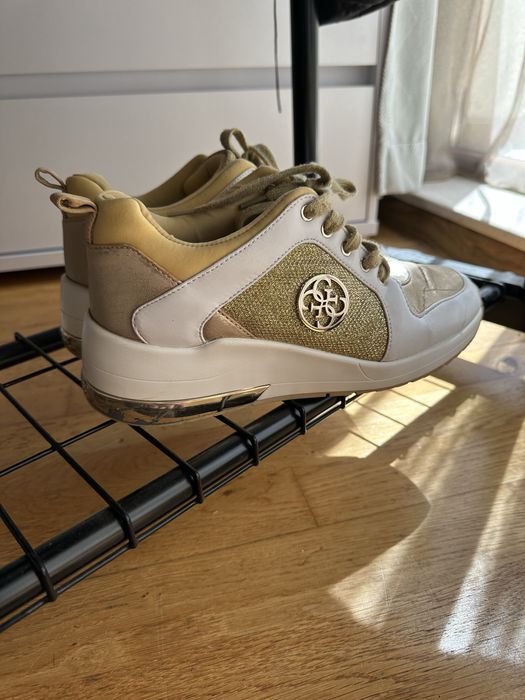 Дамски обувки - Guess, Stradivarius, Alexander Mcqueen
