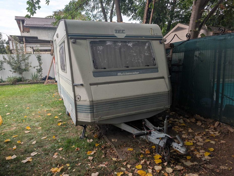 Rulotă T.E.C. Weltbummler (1993) – 100% Autonomă Off-Grid: LiFePO4 100Ah + Panou Solar 240W + Instant & Duș + Suport Biciclete + Marchiză