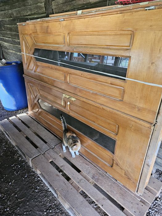 Ușă exterioară din  lemn