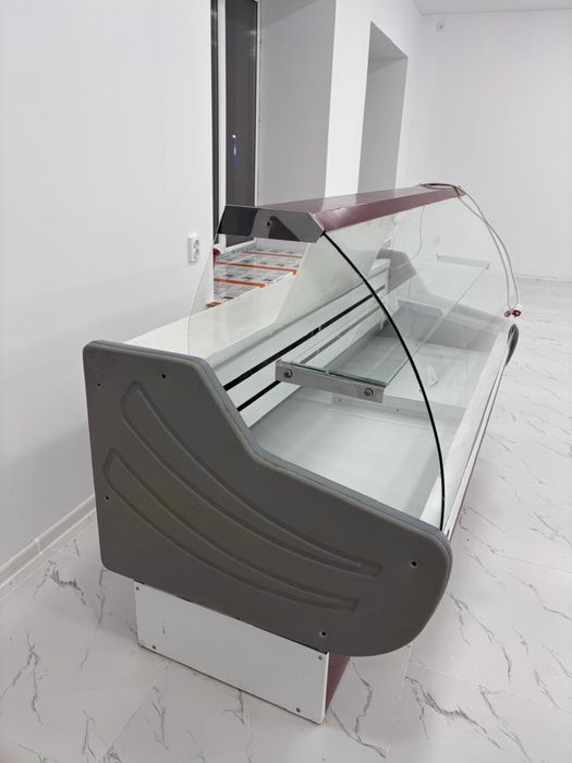 Продам витринный холодильник