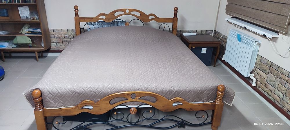 Кровать деревянная