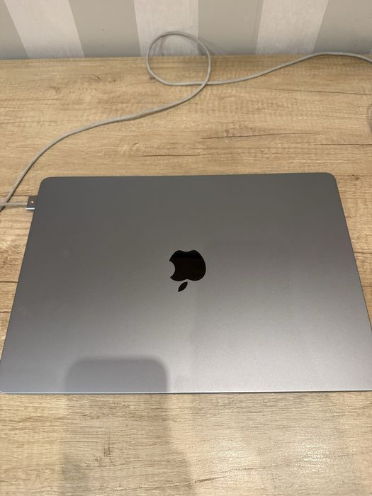Срочно продам macbook air m2 15