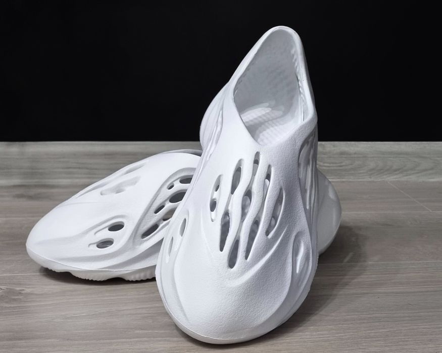 着用3回  Yeezy Foam Runner Yeezy Foam runner Bucuresti Sectorul 3 • OLX.ro