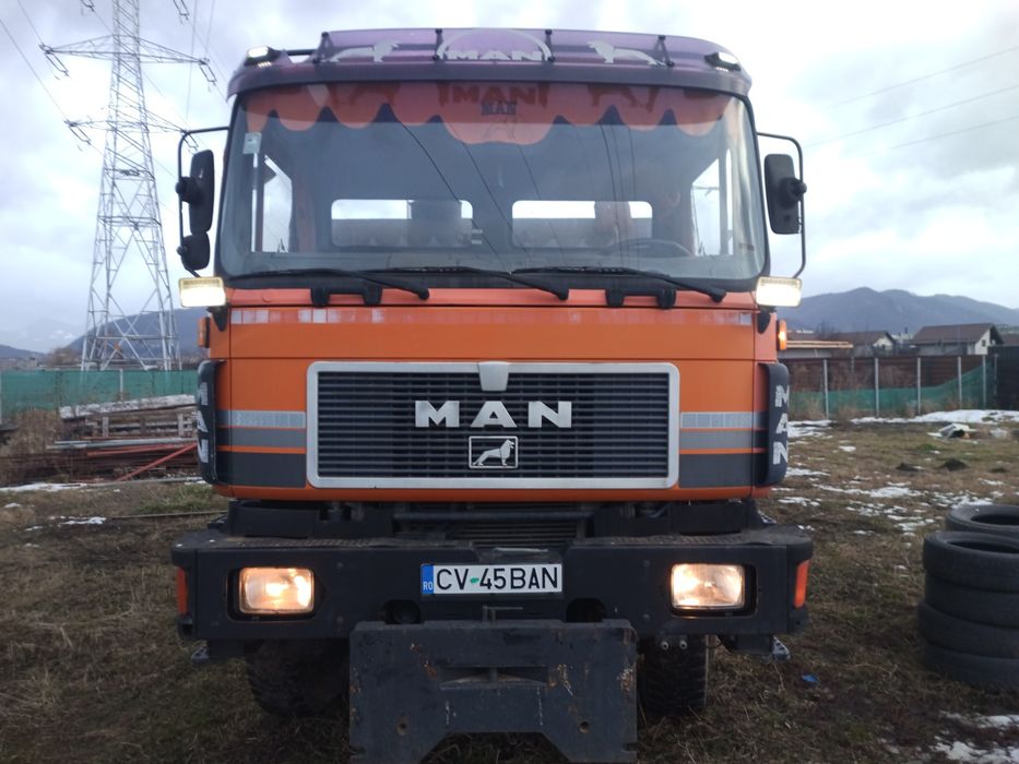 Închiriez basculantă pe 3 părți + lama deszăpezire