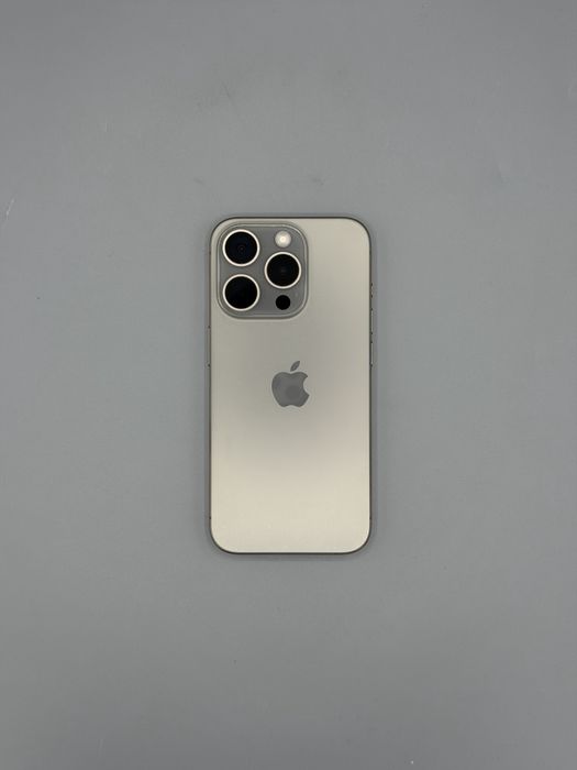 iPhone 15 Pro / 256 GB / Baterie 90% / 693 Cicluri / Natural Titanium