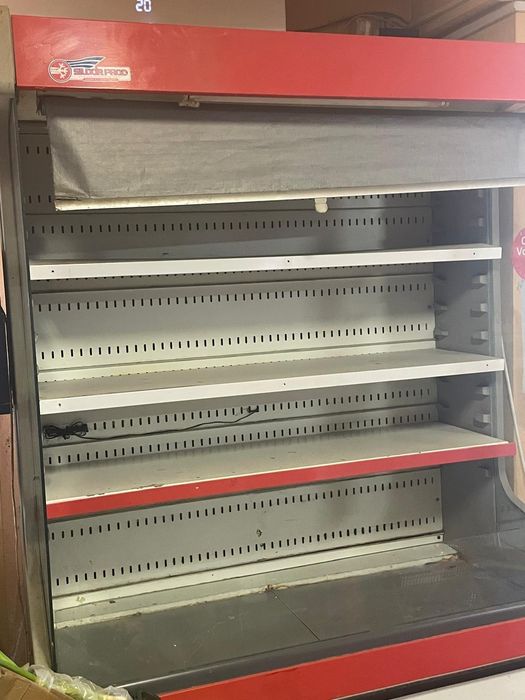 Vînd vitrina frigorifica Lactate,Sucuri,Mezeluri