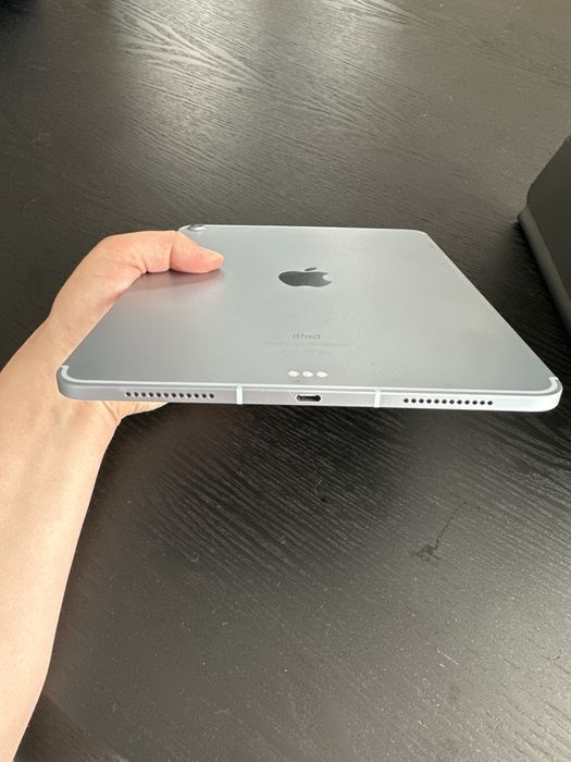Ipad Air 4 Cellular 64 GB cu apple pencil gen 2 si magic keyboard originala