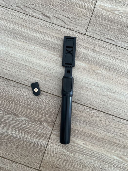 2 in 1 selfie stick si trepied cu telecomanda bluetooth