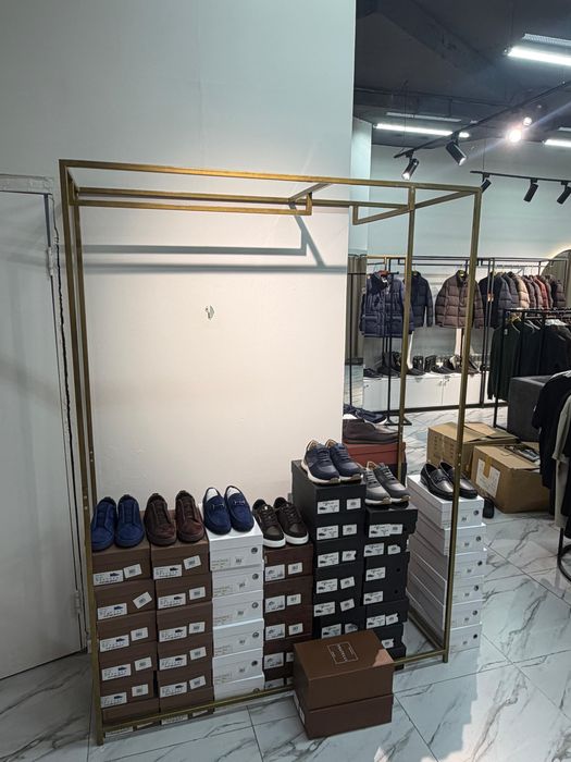 Моникени и стеляж