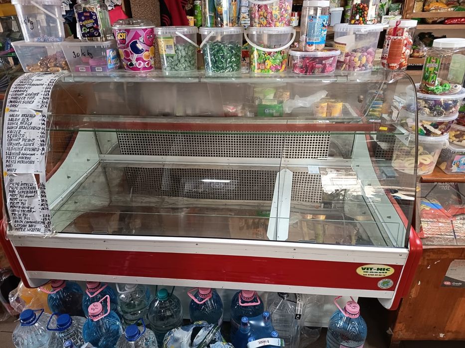 Vitrină frigorifica mezeluri, etc