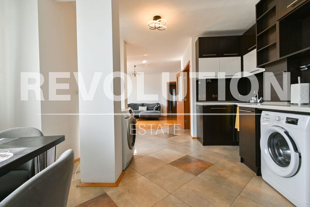 Тристаен апартамент в ж.к. Дианабад.