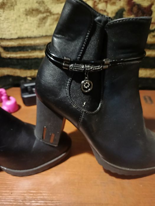 Продаю сапожки осень весна