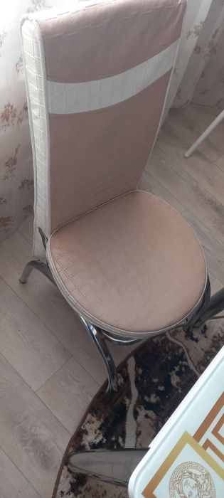 Продам стол со стульями Район 10 маг