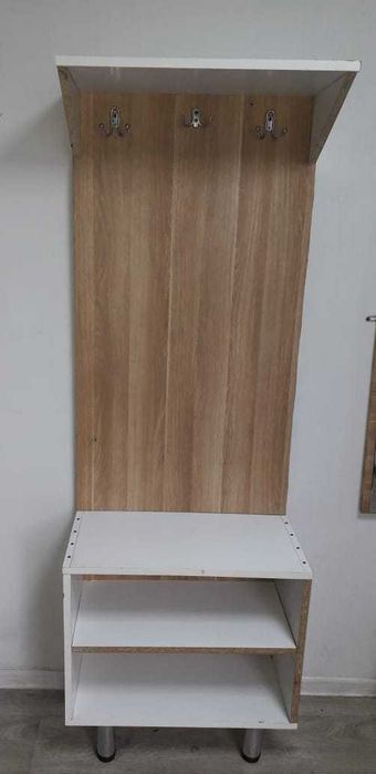 Зеркало и полка для вещей